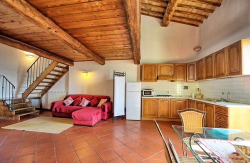 Montebonello Villa | Cosy apartment in villa for 4 people with A/C, WIFI, pool, TV, patio and pets allowed