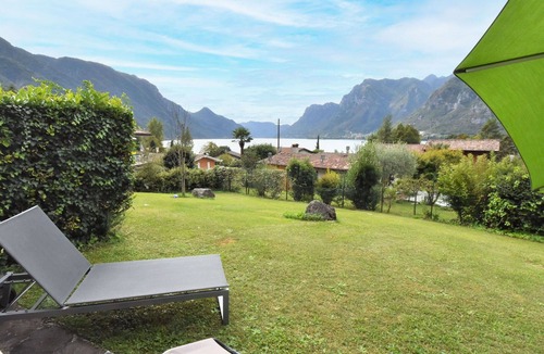Vesta House | Cosy apartment in villa for 5 people with WIFI, TV, terrace and pets allowed