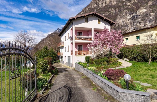 Valtellina Apartment | Cosy apartment for 6 guests with WIFI, TV, patio and pets allowed