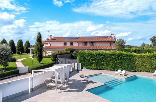 Casalserugo Apartment | Country Villa Appar. with POOL, A/C,WIFI,BBQ,PRIVATE PARKeTRACE 13sq.m.