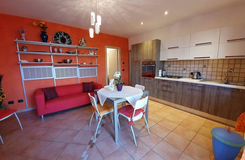 Magugnago Apartment | Cozy apartment 5 minutes from the beach with private parking