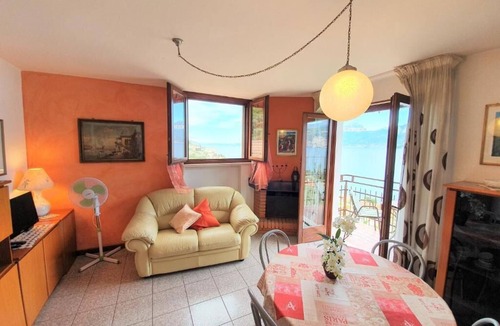 Magugnago House | Cozy apartment 5 minutes from the beach with private parking