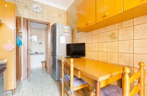 Montalbino Apartment | Cozy apartment located on the fourth floor of a typical Milanese building with lift. The accommodation is located not far from the M3 subway stop Maciachini, the new Isola Garibaldi district and the Niguarda district. The accommodation is equipped with a
