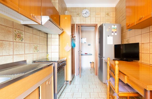 Montalbino Apartment | Cozy apartment located on the fourth floor of a typical Milanese building with lift. The accommodation is located not far from the M3 subway stop Maciachini, the new Isola Garibaldi district and the Niguarda district. The accommodation is equipped with a