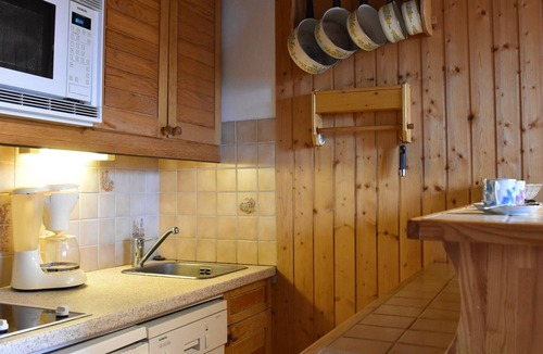 Meribel Apartment | Cozy Studio for 4 Near Slopes and Shops in Méribel