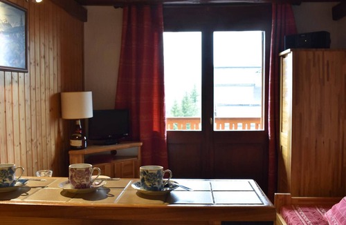 Meribel Apartment | Cozy Studio for 4 Near Slopes and Shops in Méribel