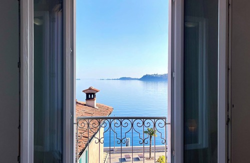Morgnaga Apartment | D1MORA Riva Serena Apartment for 3 people with large balcony frontlake