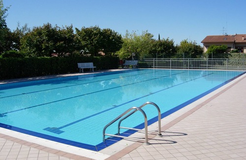 Pacengo Apartment | Da Elena Apartment, two-room apartment with private garden, complex with pool and tennis court