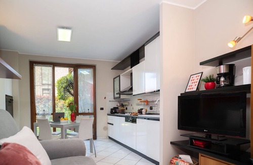 Somma Lombardo Apartment | Da Silvana: Garden Escape, WIFI & MXP