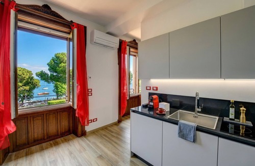 Desenzano del Garda City Centre Apartment | Desenzanoloft Palazzo Visconti - Luigi Visconti
