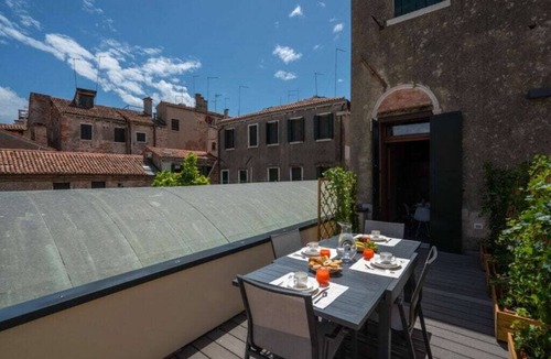 Cannaregio Apartment | Designer Loft with Panoramic Terrace in Historic Cannaregio