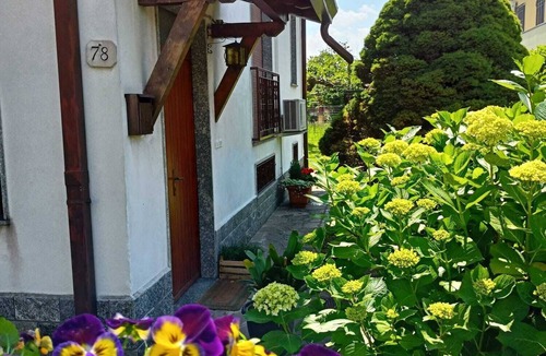 Albate House | Detached house, A/C, free parking, big garden, patio and Solarium with shower