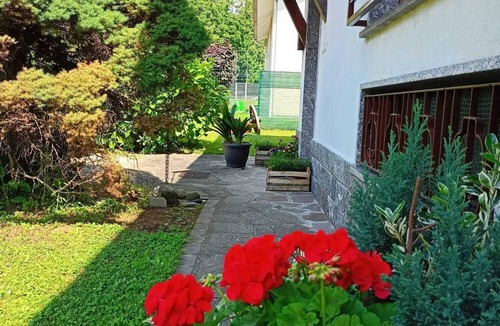 Albate House | Detached house, A/C, free parking, big garden, patio and Solarium with shower