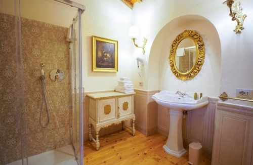 Est Bed & Breakfast | Dorigny Historic Villa - Deluxe Double Room with Garden View 2