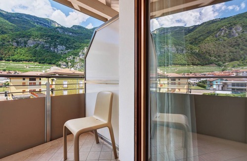 Mori Apartment | Double Room 102 with Mountain View, Wi-Fi and Air Conditioning