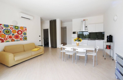 Val di Sogno Apartment | Dreizimmerwohnung mit teilweiser Seesicht by Interhome