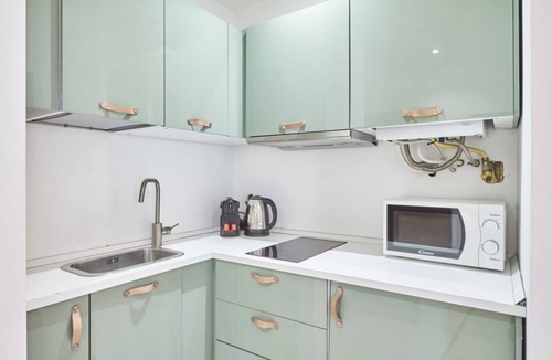 Porta Nuova Apartment | Easylife - Elegant minimal apartment with botanical touches