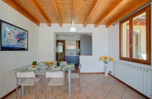 Morgnaga Apartment | Eden House - Terrace & View Lake - Happy Rentals