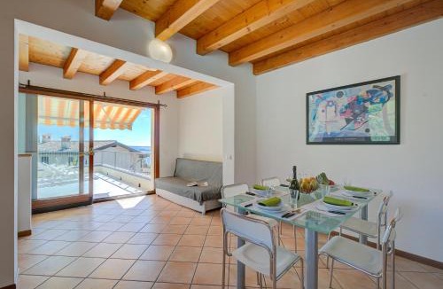 Morgnaga Apartment | Eden House - Terrace & View Lake - Happy Rentals