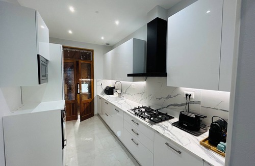 Montegrotto Terme Apartment | Elegant 2-bedroom apartment with AC in Montegrotto Terme
