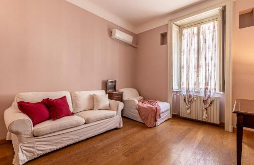 Loreto Apartment | Elegant Apartment with Parking - Central Station