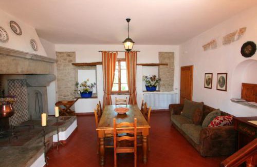 Ciggiano House | Elegant Villa with Valley
