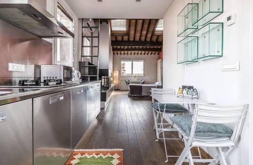 City Center Padova Apartment | enJoy Home - Attic Room in Lords' Square