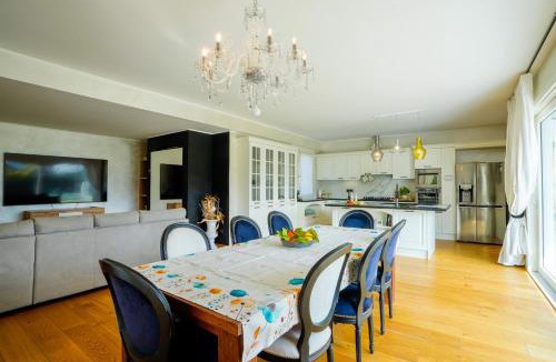 Pagnano Villa | Exclusive Venice Pool Villa - Garden, BBQ & Privacy