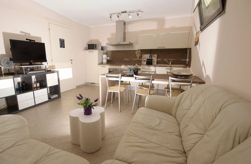Toscolano Maderno Apartment | Farfalla Vacation Rental with Air Conditioning, Pool, and Parking Space with a 22-kW Charging Station, 250 Meters from the Lake