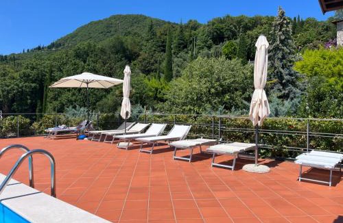 Morgnaga Apartment | Feli Holiday Home - Panoramic pool lake view in Gardone Riviera
