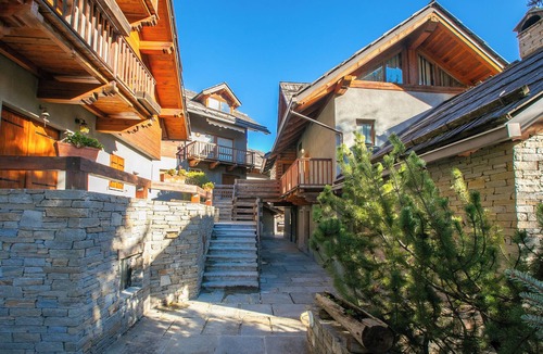 Bardonecchia Apartment | Fiori di Miele few Step from Skiing, Bardonecchia, Italy