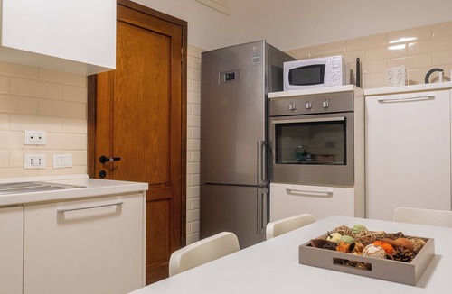 Rione V Ponte Apartment | Flower Fields Home