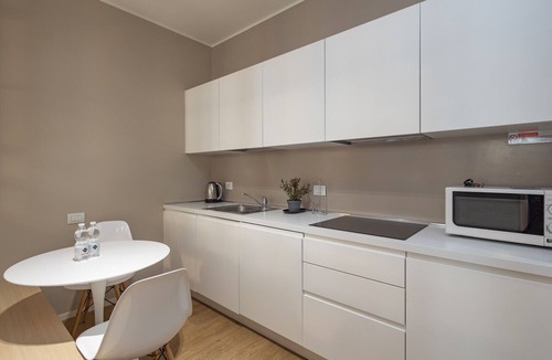 Guastalla Apartment | Freguglia G - Modern studio with balcony close to Duomo