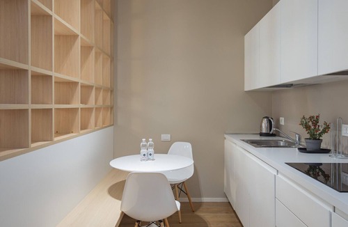 Guastalla Apartment | Freguglia G - Modern studio with balcony close to Duomo