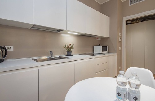 Guastalla Apartment | Freguglia G - Modern studio with balcony close to Duomo