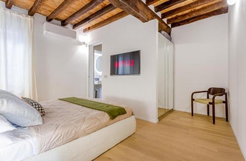 Old Town Apartment | Fumo di Lambrusco - Rua Frati 34 Palace by MoVeBNB