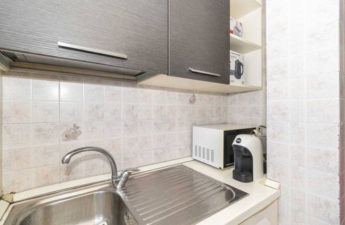 Santa Rita Apartment | Functional apartment perfect for 3 guests is located in a strategic and well-served position, a few steps from the Olympic Stadium/Pala Alpitour, Lingotto, Sporting tennis Press Club, Faculty of Economics and from the bus/tram stops that connect the