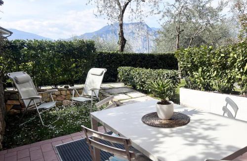 Assenza Apartment | Garden Beth's House