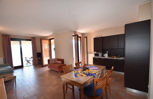 Oggebbio House | Garden Flat by Lake Maggiore