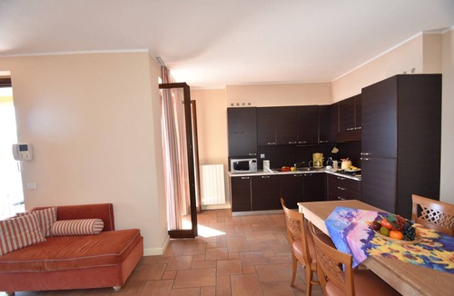 Oggebbio House | Garden Flat by Lake Maggiore