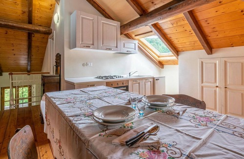 Loco Apartment | Gorgeous apartment in Loco di Rovegno with WiFi