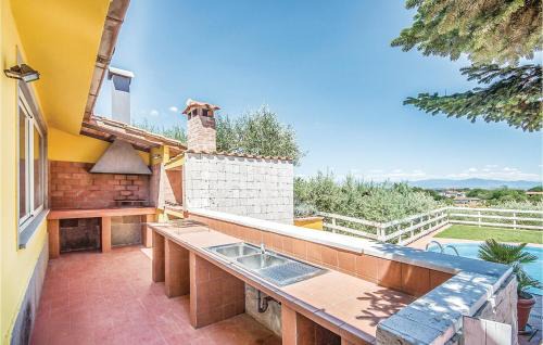 Zona LIV La Giustiniana House | Gorgeous Home In Roma With Private Swimming Pool, Can Be Inside Or Outside
