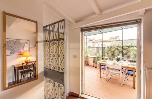 Rione VII Regola Apartment | Gorgeous penthouse with terrace near Piazza Navona