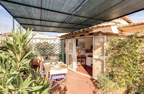 Rione VII Regola Apartment | Gorgeous penthouse with terrace near Piazza Navona