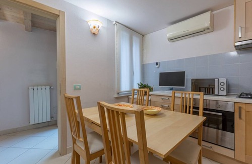 Comacchio Apartment | GuestHost - A comfortable and welcoming 75 square meters apartment with a large courtyard and private entrance, perfect for six people, located on the ground floor of a renovated historic building facing the canal (NOT accessible by car).The property enj