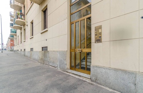 Vittoria Apartment | GuestHost - A cozy 45 square meters apartment, perfect for two people, located on the fourth floor of a building (NO elevator).The property is located in the Barriera di Milano neighborhood, north of the historic center. Convenient public transportation