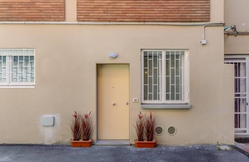 San Donato Apartment | GuestHost - Apartment located on the ground floor of a building.In 39 square meters of space it comfortably accommodates 2 people with a double bedroom.There is an uncovered parking space for the exclusive use of guests.The neighborhood is well served wi