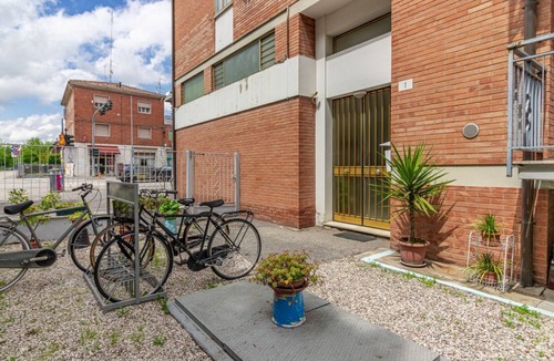 Ferrara Apartment | GuestHost - Apartment located on the third floor of a building equipped with a lift (NOT suitable for the disabled).In 82 square meters of space it comfortably accommodates 7 people.The apartment is located 4 minutes walk from the bus stop, ideal for rea