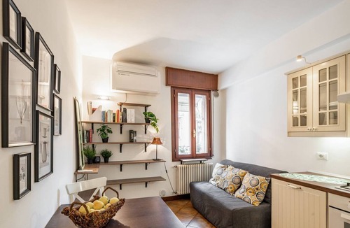 Padova Apartment | GuestHost - Apartment located on the first floor of a building without a lift (15 steps at the entrance)In 37 sqm it accommodates 4 people, with a double bedroom and a sofa bed in the living room.Tram stop under the house at 150 meters.Parking on both wh