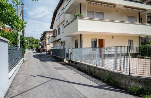 Padova Apartment | GuestHost - Apartment located on the ground floor of a building without a lift with independent entrance.In 55 sqm it accommodates 5 people, with a large paved space in front of the house, a double bedroom and a single bedroom.In 10 minutes on foot you c